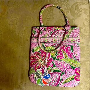 BRAND NEW w/ TAGS! RARE Vera Bradley flat tote bag with outer pocket on front.